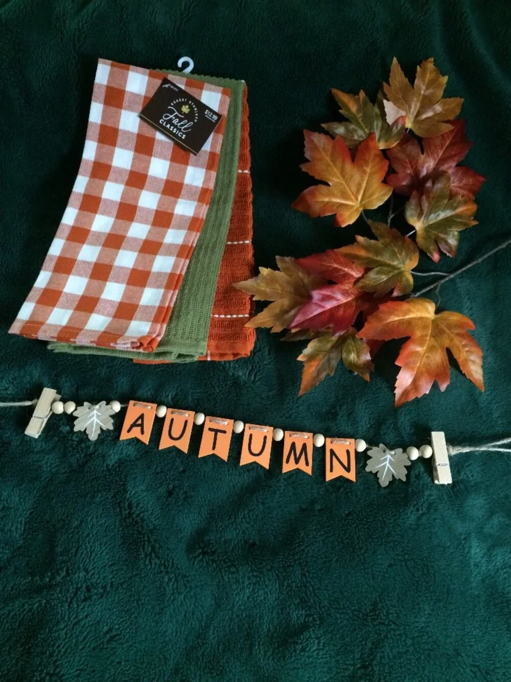 Robert Stanley Fall Classics Towels & Decorations